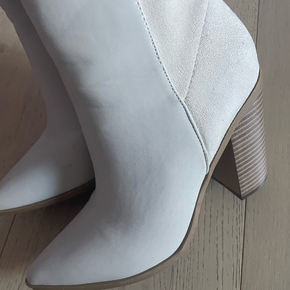 Lulus white leather and suede zip up size 7/5